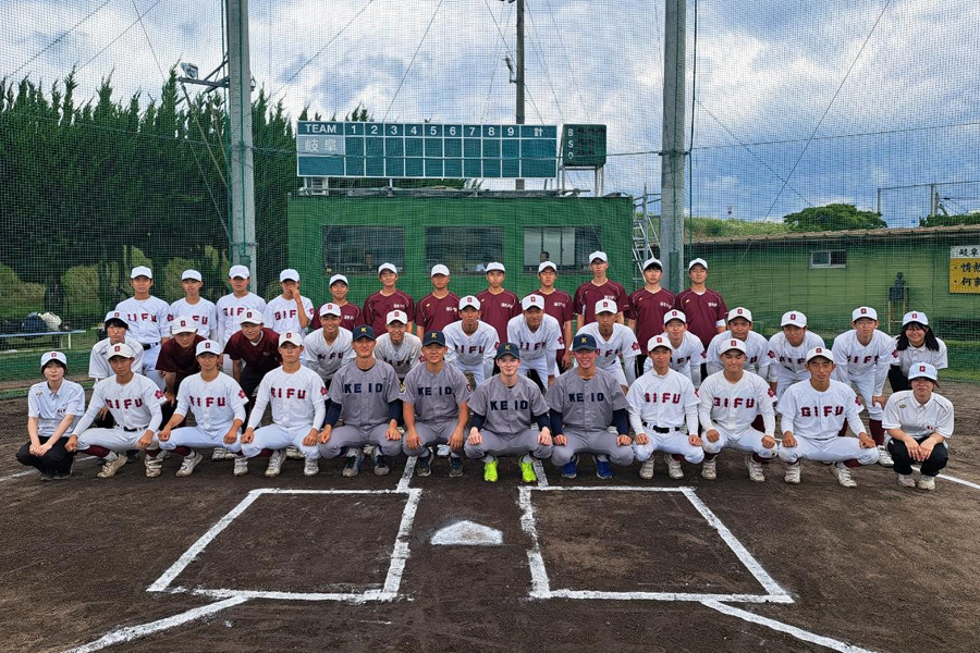 慶応義塾大学野球部、現役選手のコーチ招聘