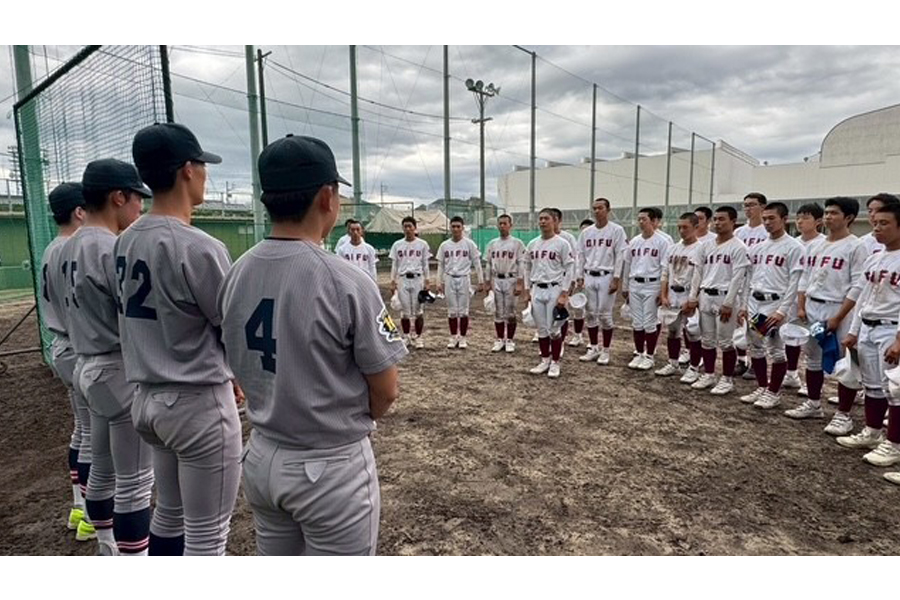 慶応義塾大学野球部、現役選手のコーチ招聘