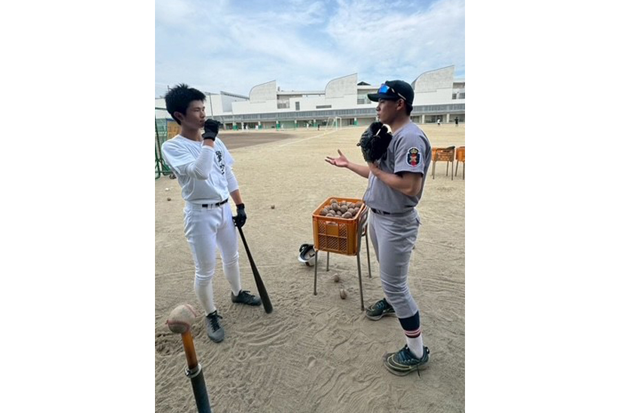 慶応義塾大学野球部、現役選手のコーチ招聘