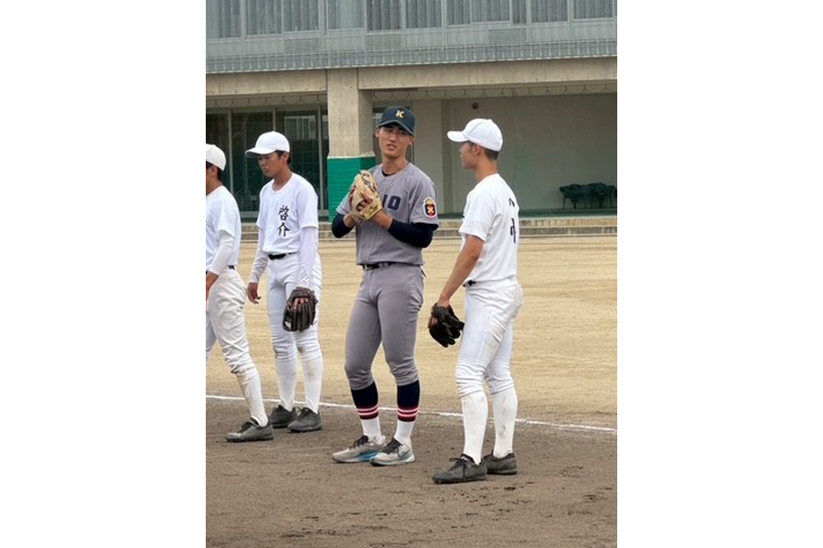 慶応義塾大学野球部、現役選手のコーチ招聘